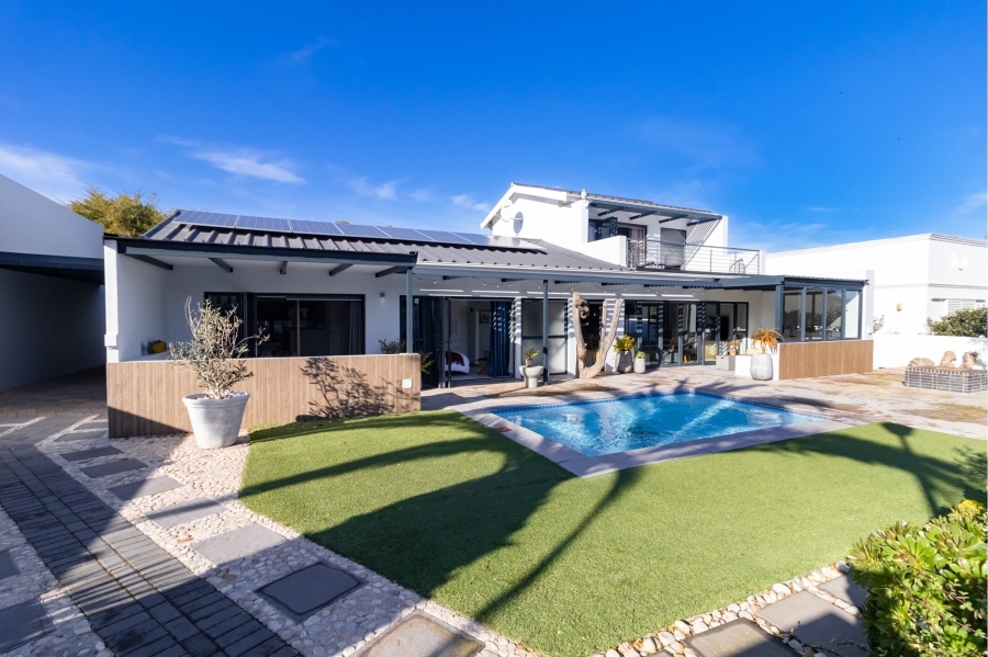 4 Bedroom Property for Sale in Middedorp Western Cape